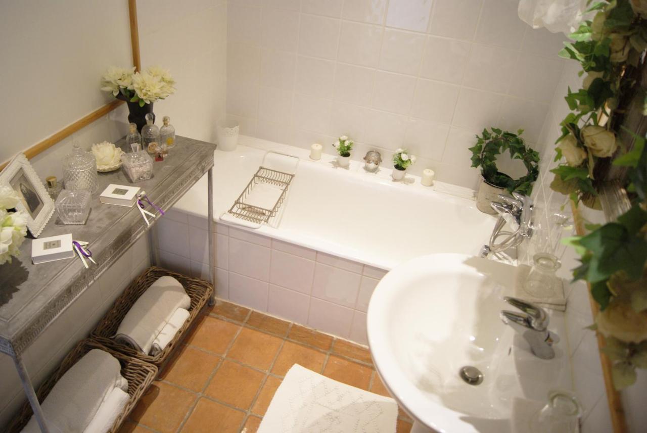 La Ferme De Gigognan Bed & Breakfast Avignon Exterior photo